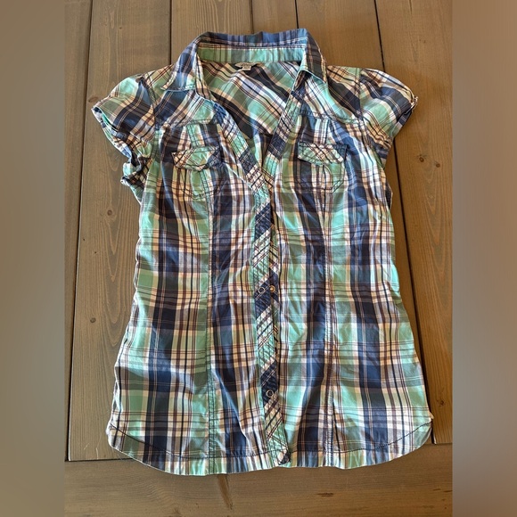 Guess jeans plaid button-up top - Medium but fits like a Small - Picture 1 of 2